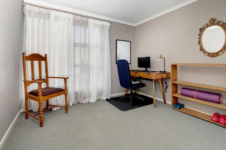 2 Bedroom Property for Sale in Loevenstein Western Cape